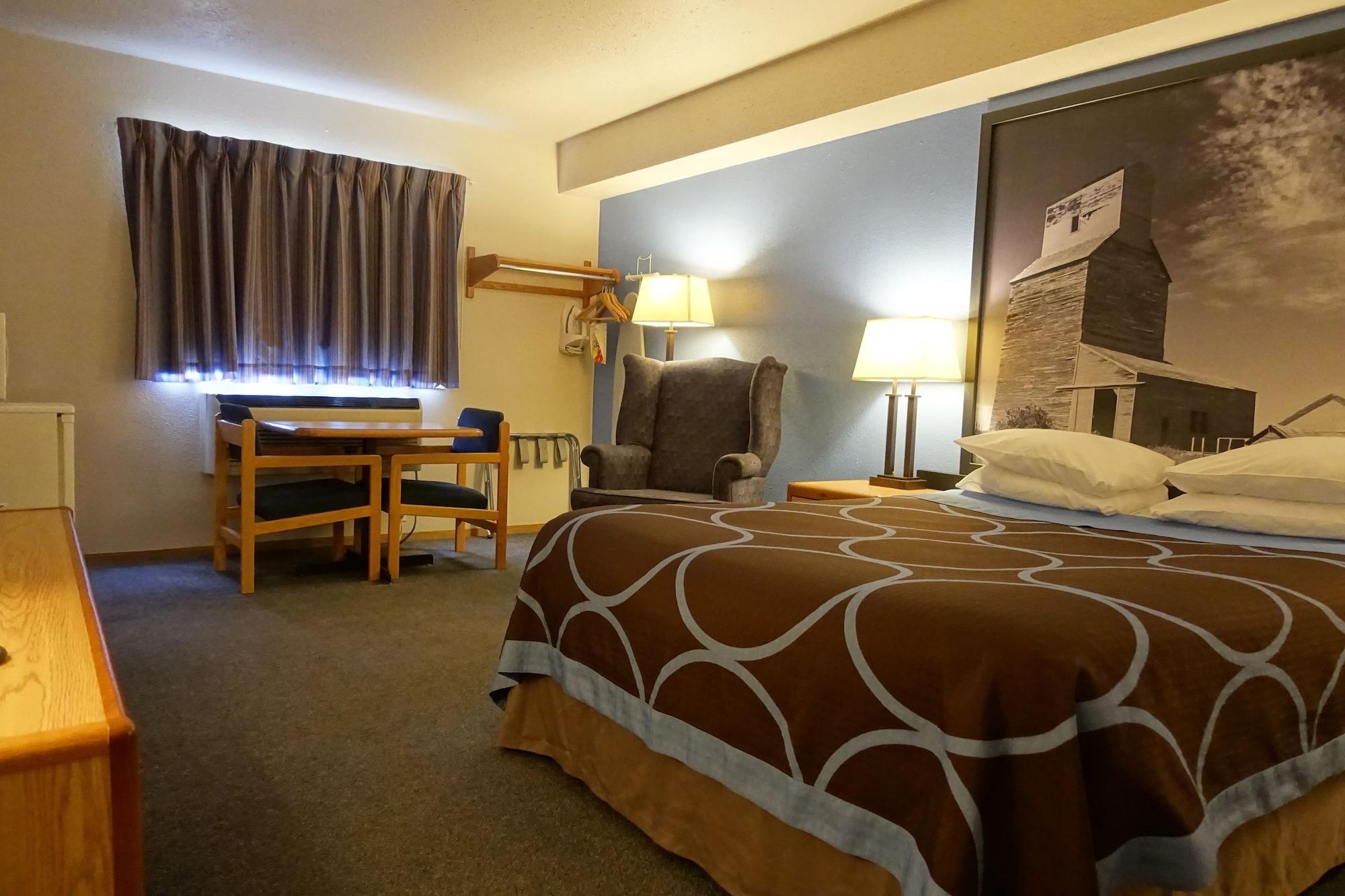Super 8 By Wyndham Swift Current Hotel Exterior photo