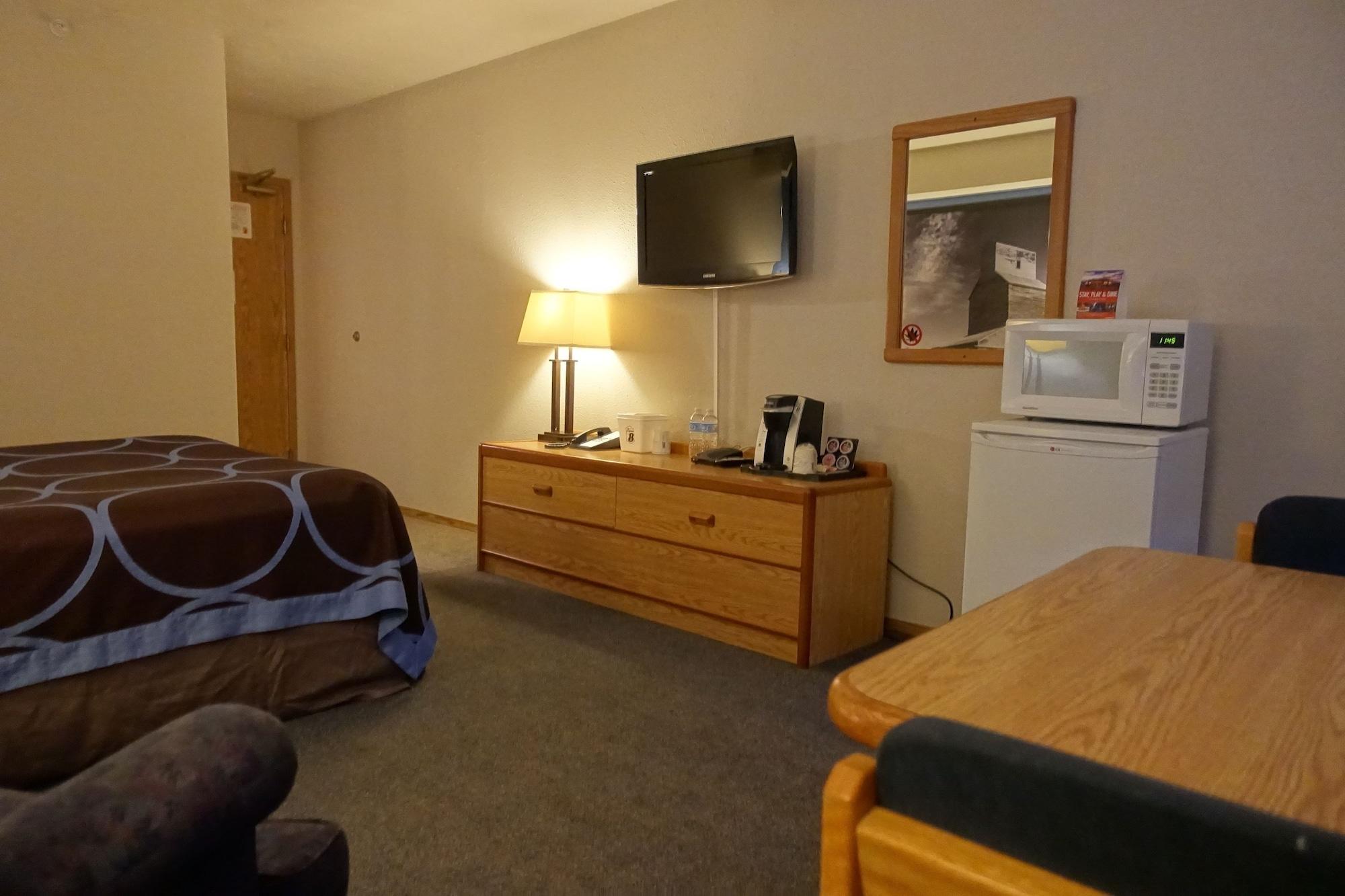 Super 8 By Wyndham Swift Current Hotel Exterior photo