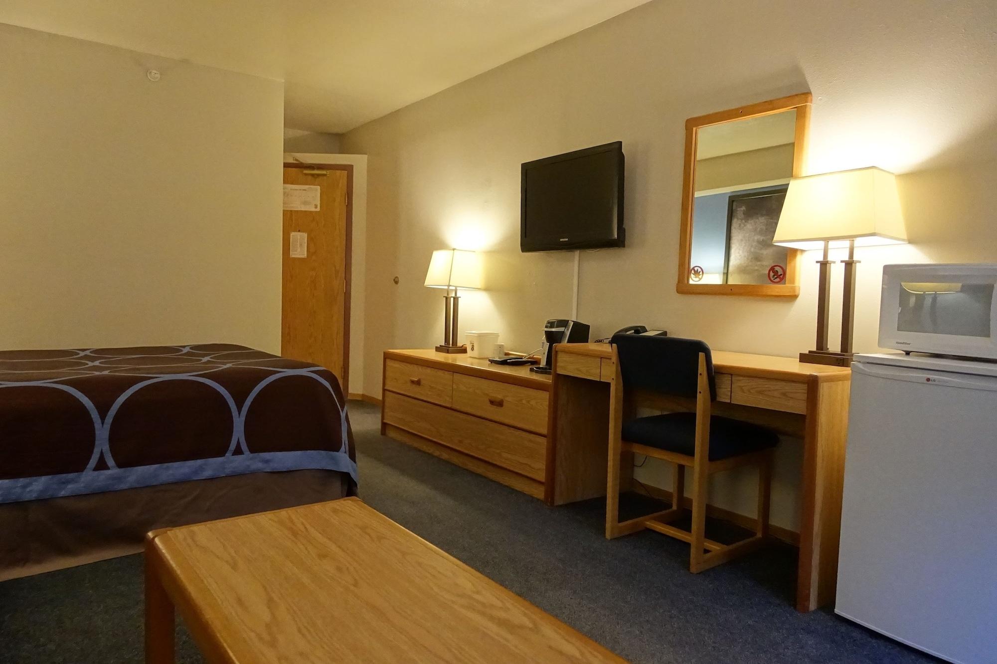 Super 8 By Wyndham Swift Current Hotel Exterior photo