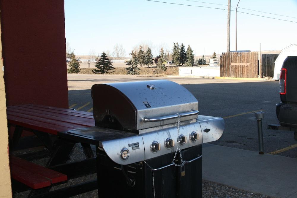 Super 8 By Wyndham Swift Current Hotel Exterior photo