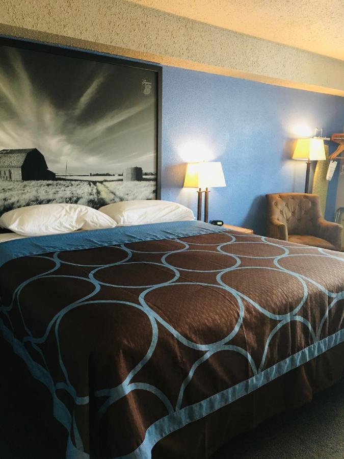 Super 8 By Wyndham Swift Current Hotel Exterior photo